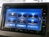 CD、DVD、Bluetooth、AM、FM、スマートフォン接続ができます。