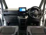【前方視界】開放的な前方視界!運転がしやすく疲れにくいです♪窓が大きく、見通しがとっても良いおクルマですよ♪