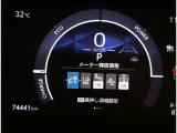 とっても見やすいメーターです。夜間時はラグジュアリーな気分にさせてくれる照明が魅力ですので、夜のドライブも楽しみになりますよ♪