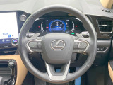 【純正革巻きステアリング】上質な革を使用することで、手にしっかり馴染みとても運転しやすいハンドルです♪