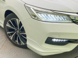 【LEDヘッドライト】悪天候や夜間走行時も良好な視界を確保し安心して運転できる高輝度LEDヘッドライトを装備!点灯速度が早く、消費電力も抑えられています。