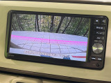 【バックカメラ】駐車時に後方がリアルタイム映像で確認できます。大型商業施設や立体駐車場での駐車時や、夜間のバック時に大活躍!運転スキルに関わらず、今や必須となった装備のひとつです!