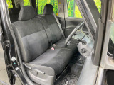 運転席シート廻りは使用感も少なく、良好な状態となっています。前オーナー様が丁寧に使っていたことがよくわかりますね。
