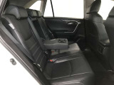 ゆとりある広々とした車内空間は、ドライブを始め買い物やレジャーなど、幅広く活躍します。一人でもみんなとでもお出かけを楽しみましょう!