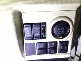 【電動スライドドア】隣の車との距離が近い駐車場でも、ぶつける心配をせずスムーズに開閉。限られたスペースを賢く使う、暮らしに寄り添った設計が魅力です。
