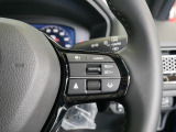 【ACC〈アダプティブ・クルーズ・コントロール〉】予め設定した車速内でクルマが自動的に加減速。前走車との適切な車間距離を維持しながら追従走行しドライバーの運転負荷を軽減します。