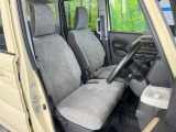 運転席シート廻りは使用感も少なく、良好な状態となっています。丁寧に使われていたことがよくわかりますね。