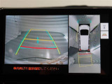 パノラミックビューモニター付きです。車両を上から見たような映像をモニター画面に表示。運転席からの目視では見にくい、車両周辺の状況をリアルタイムでしっかり確認できます。