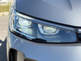 LEDマトリックスヘッドライト「IQ.LIGHT」。対向車や先行車を検知し、LEDを個別制御。まぶしさを抑えながら、夜間の視界をしっかり確保します。