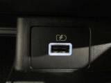 USB充電専用電源ソケットも付いています。モバイル機器などの充電専用