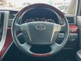 【純正革巻きステアリング】上質な革を使用することで、手にしっかり馴染みとても運転しやすいハンドルです♪