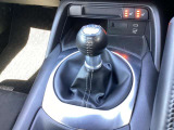 手の返しだけで正確に操作できるショートストロークはもちろんのこと確かな手応えと軽快さ、なめらかさを感じられるシフトフィールを実現しています。