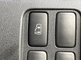 【パワースライドドア】スマートキーや運転席のスイッチでスライドドアの開閉が可能♪電動だから力を入れてドアを開ける必要が無く、小さいお子様でも、重い荷物を持っている時もラクに開け閉めできます♪