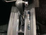 バックでの車庫入れも安心です! リアカメラが付いているバックモニター付のナビを装備しております。操作線もついており距離感も画面から確認できます。