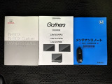 スマートキーは鍵をバッグに入れたままでもドアロックの開閉やエンジンのON・OFFができます。夜間や雨の日も鍵を探さなくて良いので便利です。