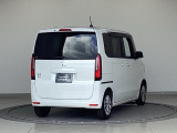 バックカメラが付いているのでバックでの車庫入れも安心です。