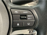 【アダプティブ・クルーズ・コントロール】予め設定した車速内でクルマが自動的に加減速。 前走車との適切な車間距離を維持しながら追従走行し、高速道路でのドライバーの疲労を軽減してくれる嬉しい機能付♪