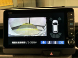リバースギアに入れるだけで後方の表示へ切り替わります。夜間や雨の日の駐車も楽になりますよ。