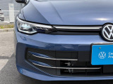 LEDマトリックスヘッドライト「IQ.LIGHT」。対向車や先行車を検知し、LEDを個別制御。まぶしさを抑えながら、夜間の視界をしっかり確保します。