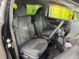 運転席シート廻りは使用感も少なく、良好な状態となっています。前オーナー様が丁寧に使っていたことがよくわかりますね。