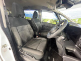 運転席シート廻りは使用感も少なく、良好な状態となっています。前オーナー様が丁寧に使っていたことがよくわかりますね。