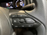 レーダークルーズコントロール(全車速追従機能付)付きです。車速に応じて追従支援してくれるので、ロングドライブも快適です。詳細は販売店スタッフまでおたずねください。
