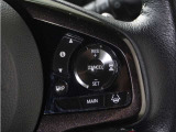 ◆アダプティブクルーズコントロール◆予め設定した車速内でクルマが自動的に加減速。前走車との適切な車間距離を維持しながら追従走行します。【LKAS】車線維持支援システムでステアリング操作を支援。