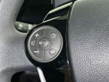 ステアリングスイッチ装備!運転しながら手元でオーディオの操作などができます。