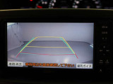 バックモニターで、後方を確認しながら安心して駐車することができます。運転初心者も熟練者も必須の機能ですよ!