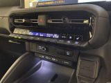 左右独立温度コントロールフルオートエアコンです。運転席、助手席それぞれで独立して温度設定ができます。冷え性の方が乗っても安心ですね♪