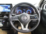 運転が楽しくなる明るく開放的な運転席まわりです。
