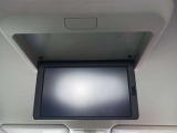 後席モニターがついています お子様がテレビを楽しみにしていますよ。
