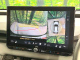 【パノラミックビューモニター】専用のカメラにより、上から見下ろしたような視点で360度クルマの周囲を確認することができます☆死角部分も確認しやすく、狭い場所での切り返しや駐車もスムーズに行えます。