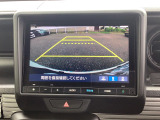【バックカメラ】切り替え可能バックカメラです。ノーマルビューに、両サイドから車や歩行者がいないか確認しやすいワイドビュー、ギリギリまでバックしたい時にトップダウンビューと画面タッチで切り替え出来ます