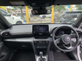 シンプルながら機能性溢れる運転席廻りです。視界性もよく、運転しやすいですよ。