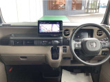 【インパネ】伸びやかで操作性の高いインパネ周り。毎日乗る車だからこそお気に入りの空間で。
