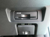 純正ETC2.0付 料金所もスムーズに通れ、割引料金の適用もあります。ビルトインできれいに収まっており、見た目もスマートです。