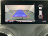バックカメラと前後のバンパーセンサーで駐車時も安心です。