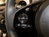 【ステアリングリモコン】ステアリングにオーディオ調節可能なスイッチが装備されていますので運転中でも視線をそらさずにオーディオの調節が可能です!