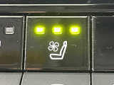 【シートヒーター&ベンチレーション】夏場は涼しい風でお尻や背中の熱やムレを防ぎ、冬はエアコンよりも早く温まってポカポカに!季節を問わず快適に過ごせます。