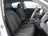 Audi車はどの車種も全てレザーハンドルです。そこにはAudiのこだわりがあり質感の高いレザーでしっかりと手に馴染み、高級感を演出します。