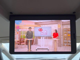 【フリップダウンモニター】大画面モニターで後席でもエンタメをお楽しみいただけます。小さなお子様にも大人気の装備です♪