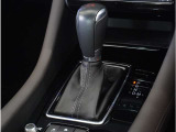 【シフトレバー】シフトもとても操作しやすいデザインになっております。運転する人の事を第一に考えた操作性の高い仕様です。
