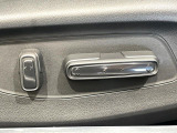 【パワーシート】スイッチ一つで簡単にシートの微調整が可能!電動だから力もいりません!快適なシートポジションにセットして、快適なドライブをお楽しみください。