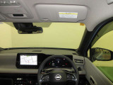ドライバー目線で、使いやすく安全操作性と良好な視界を実現した運転席です。