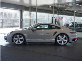 サイドの PORSCHE ロゴ デカール(サテンホワイト)