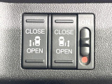 【両側パワースライドドア】スマートキーや運転席のスイッチで後席両側スライドドアの開閉が可能♪電動だから力を入れてドアを開ける必要が無く、小さなお子様でも簡単に開け閉めでき快適です♪