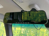 【デジタルインナーミラー】後席の大きな荷物や同乗者で後方が確認しづらい時でも安心!カメラが撮影した車両後方の映像をルームミラー内に表示。クリアな視界で状況の確認が可能です!