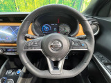 【純正革巻きステアリング】上質な革を使用することで、手にしっかり馴染みとても運転しやすいハンドルです♪