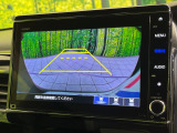 【バックカメラ】駐車時に後方がリアルタイム映像で確認できます。大型商業施設や立体駐車場での駐車時や、夜間のバック時に大活躍!運転スキルに関わらず、今や必須となった装備のひとつです!